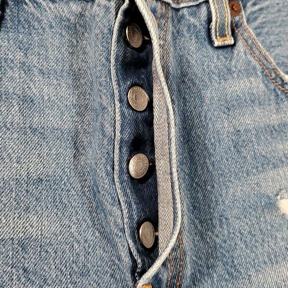 Levi’s 501 High Rise Distressed‎ Denim Shorts in Drive Me Crazy Size 29 - Picture 8 of 10